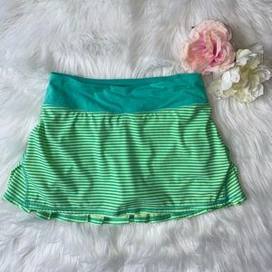 Lululemon women’s tennis skirt size 4. Green